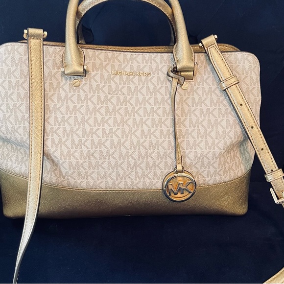 Michael Kors Signature Savannah Satchel Gold/Vanilla - Picture 2 of 12